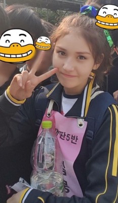 아이오아이 전소미, 중학교 체육대회서 포착! '상큼 포텐 터진 발랄 미모' | 포토뉴스