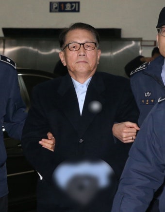법원 김기춘 이의신청 기각…구치소 못나온 '법꾸라지' 구속적부심사·보석 신청?