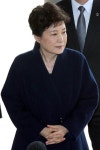 피의자 박근혜 전 대통령 검찰 출석, 김밥·샌드위치·초밥 도시락 점심 해결