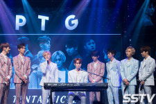 펜타곤(PTG) 후이-신원, 잔잔한 무대 예뻐죽겠네 컴백 쇼케이스 [SS포토]