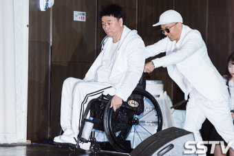 클론 강원래 휠체어 끌어주는 구준엽, '여전한 의리!' [SS포토]