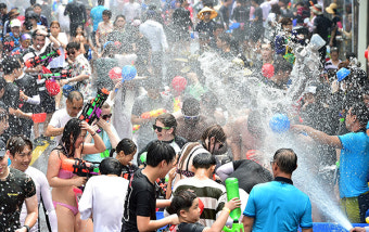 거리가 온통 물천지...  '정남진장흥물축제2017' [포토]
