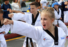미녀 태권도 선수의 기합...  2017무주반딧불축제 폐막 [포토]