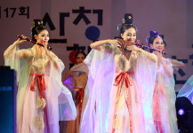 개막을 축하하는 화려한 주제공연....  제17회 산청한방약초축제  [포토]