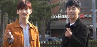 [영상] 유노윤호·최강창민(동방신기), 변함없는 비주얼 '손하트 뿜쁨' (뮤직뱅크)