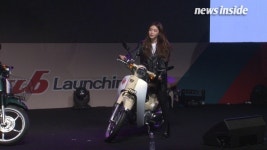[영상] 청하, 오토바이에는 역시 가죽재킷 시크미 폭발