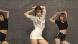 [영상] 플래쉬 나래, 리더의 섹시미 폭발! 파워풀한 단독 댄스공연