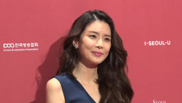 [영상] 이보영, 걸음걸이마저 우아하게 아름다움 그 자체 (서울드라마어워즈)