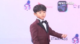 [NI영상] 슈돌 이시언(대박이)X이동국, 수트 입은 깜찍한 최연소 대상 후보 (2018 KBS 연예대상)