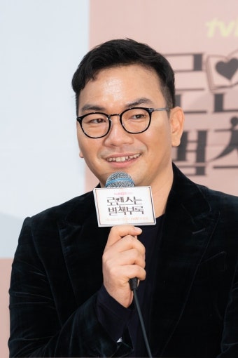 '로맨스는 별책부록' 이정효 감독 