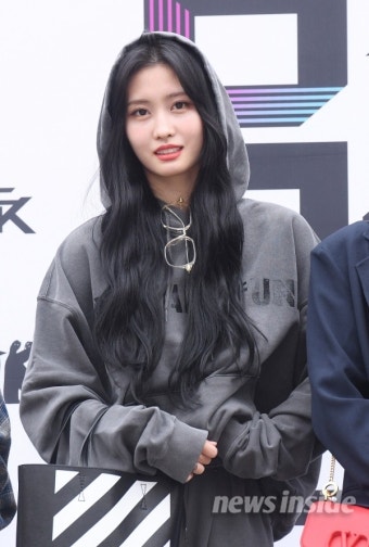 [뮤직뱅크 출근길] 트와이스 모모, 아침에도 사랑스러운 복숭아 (인싸포토)