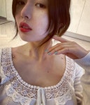 현아, 여신급 목라인에 쇄골 피어싱 화룡점정...한예슬 코 피어싱보다 더 파격?