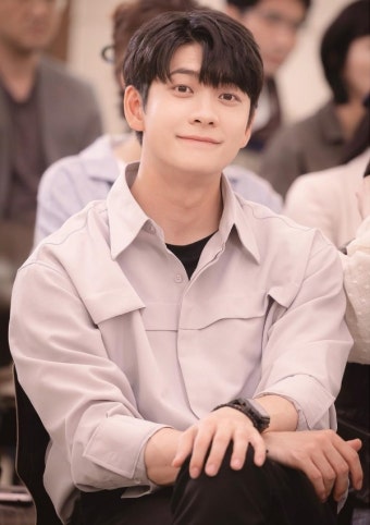 '우영우' 강태오, 이래서 국민유죄남 '치명적 눈빛'....스윗하고 강렬한 매력폭발