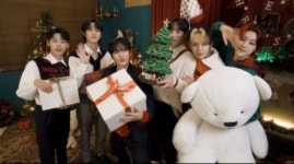 위아이, 스페셜 싱글 기프트 포 유 MV 티저 공개…메리 크리스마스