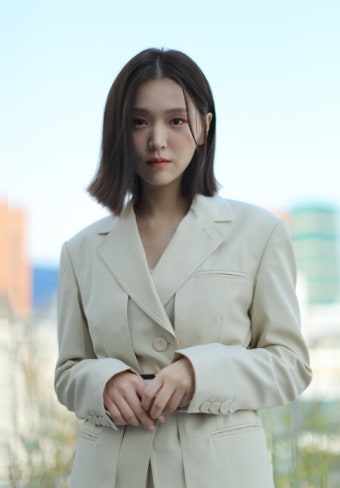 김지은, 데뷔부터 함께 한 HB엔터와 재계약 