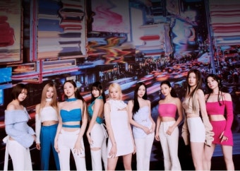 트와이스, LA 소파이 스타디움 공연 전석 매진 'K팝 걸그룹 최초'