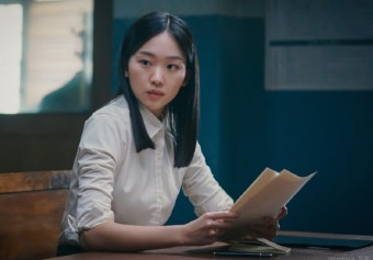 '삼식이 삼촌' 진기주  냉철한 기자로 돌아왔다! 변요한과 '날선 대립'