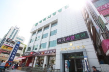 대전 허리사랑병원, 여름휴가 맞아 직장인 목· 허리디스크 문의 증가…비수술 치료로 개선