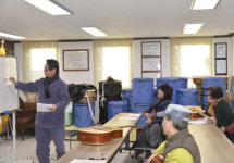 신기문화관광시장에서 배우는 무료 통기타 수업 눈길