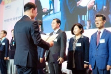 엔코아 김옥기 센터장, 과학·정보통신의 날 대통령 표창 수상