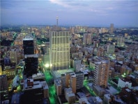 “하루 빵 5만 덩이 파는 ‘인스코’가 달려온다”