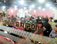 ‘양꼬치의 습격’ 전문점거리 급증