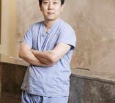 [김준현의 100세시대 눈건강법] 노안 그냥 내버려두면 실명 원인 된다