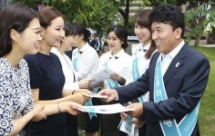 KEB하나은행 출발합니다 함영주 은행장, 명동 가두캠페인 펼쳐