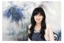 서양화가 신정옥 | 開花, 결 고운 생명력이 내뿜는 존재의 향기