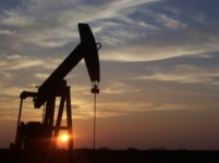 에너지업계, 인력 감축보다는 감봉으로 위기 넘자