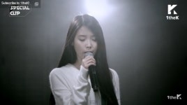 아이유, ‘무릎’ 라이브 영상 공개...“너무 화나고 슬픈 내 이야기”