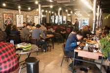 [주목! 이 창업] 점심 부대찌개 저녁 양꼬치, 2중메뉴전략 불황 잊었다