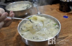 [전통시장, 핫 스팟 ②] 서울 망원시장, 홍두깨 손칼국수와 망원 수제 고로케