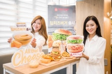 치즈·닭가슴살 환상 조합 맘스터치 ‘딥치즈버거’