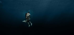 [워치 포토] 바다와 맞선 율리스 나르당