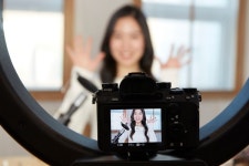일상을 동영상으로 브이로그 시대, 영상카메라 수요 폭발