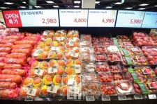 [Story포토] AI로봇 쇼핑도우미 이마트 의왕점 모습은?