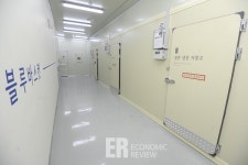 [ER포토] 식탁이있는삶, 수산물 전처리 공장의 모습은 어떨까?