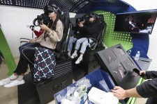 [ER포토] VR·AR 이젠 장난 아니다 ㅎㅎㅎ