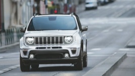 [카닥터] 지프 레니게이드, 오프로드 DNA 담은 소형 SUV