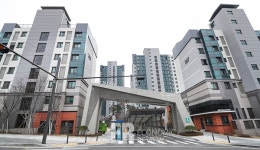 [Story포토] 달라야 뜬다 정문 입구로 알아본 아파트 브랜드