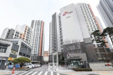 [Story포토] 달라야 뜬다 정문 입구로 알아본 아파트 브랜드