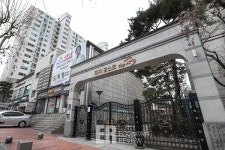 [Story포토] 달라야 뜬다 정문 입구로 알아본 아파트 브랜드