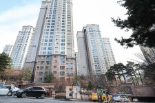 [Story포토] 달라야 뜬다 정문 입구로 알아본 아파트 브랜드