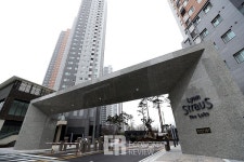 [Story포토] 달라야 뜬다 정문 입구로 알아본 아파트 브랜드