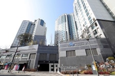 [Story포토] 달라야 뜬다 정문 입구로 알아본 아파트 브랜드