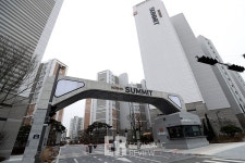 [Story포토] 달라야 뜬다 정문 입구로 알아본 아파트 브랜드
