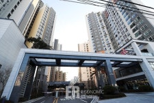 [Story포토] 달라야 뜬다 정문 입구로 알아본 아파트 브랜드