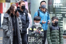 [우한 폐렴 / ER포토] 우한 폐렴 공포 명동 약국 장악한 중국인들