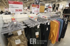 [ER 포토] 패딩은 그만 이마트 데이즈, 봄옷 판매 시작